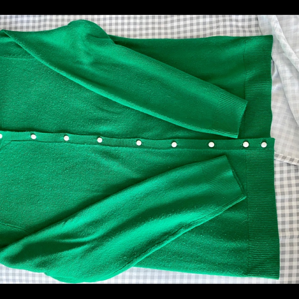SOLDGreen button down cardigan